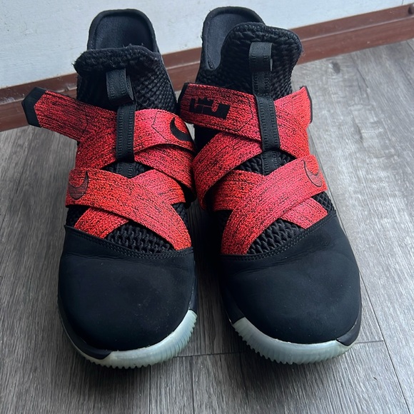 Nike Lebron Soldier XII Bred Black / Red Basketball Shoes Mens Size 11. AO2609-0 - Picture 2 of 8